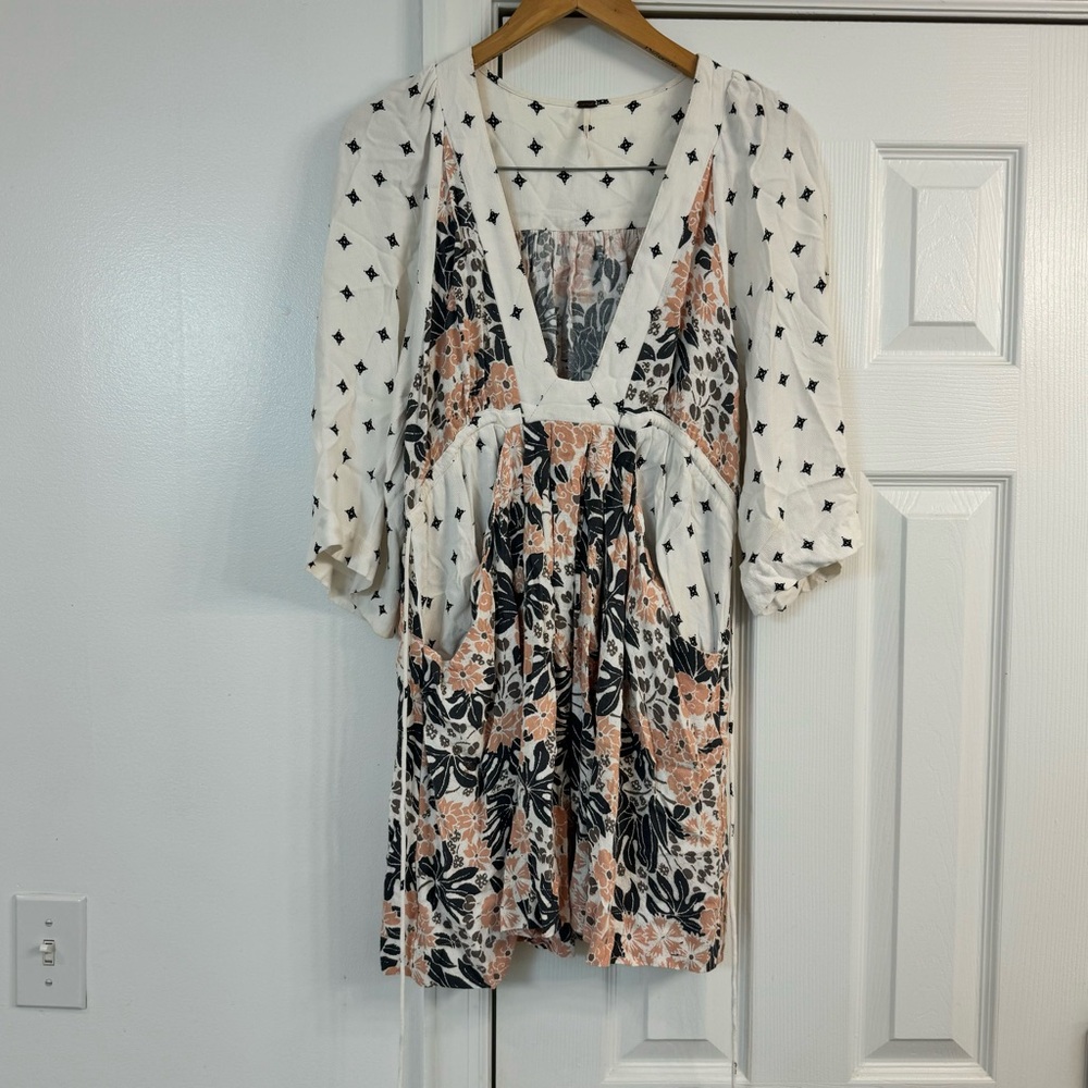 Free People Women’s Small White Floral Boho Dress Front Pockets Tie Back EUC